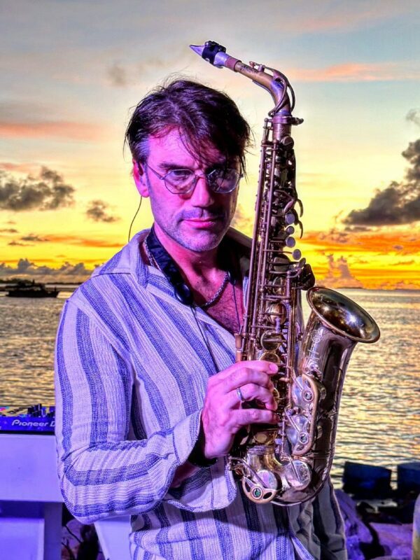 Alox sax international performer saxofonista milano